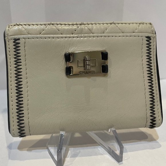 Authentic RARE Chanel White Card Case - Picture 2 of 13